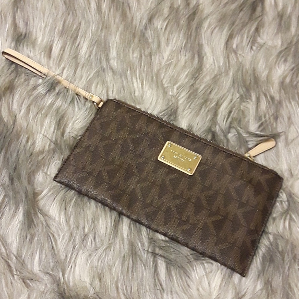 Michael Kors wristlet